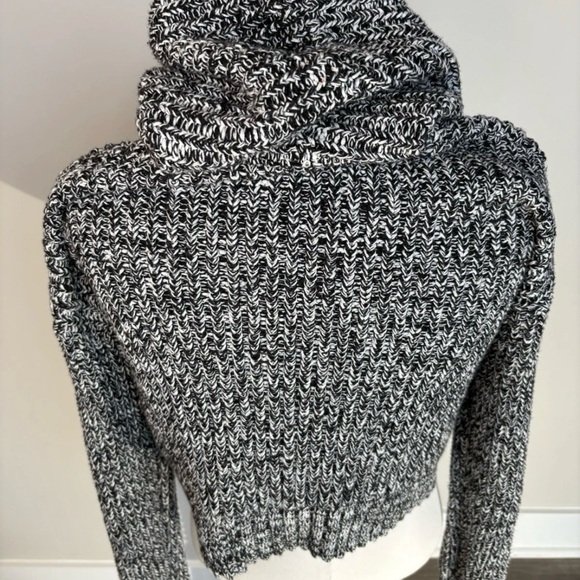 Aero Cropped Hooded Pullover Sweater Black White Small - Picture 5 of 8